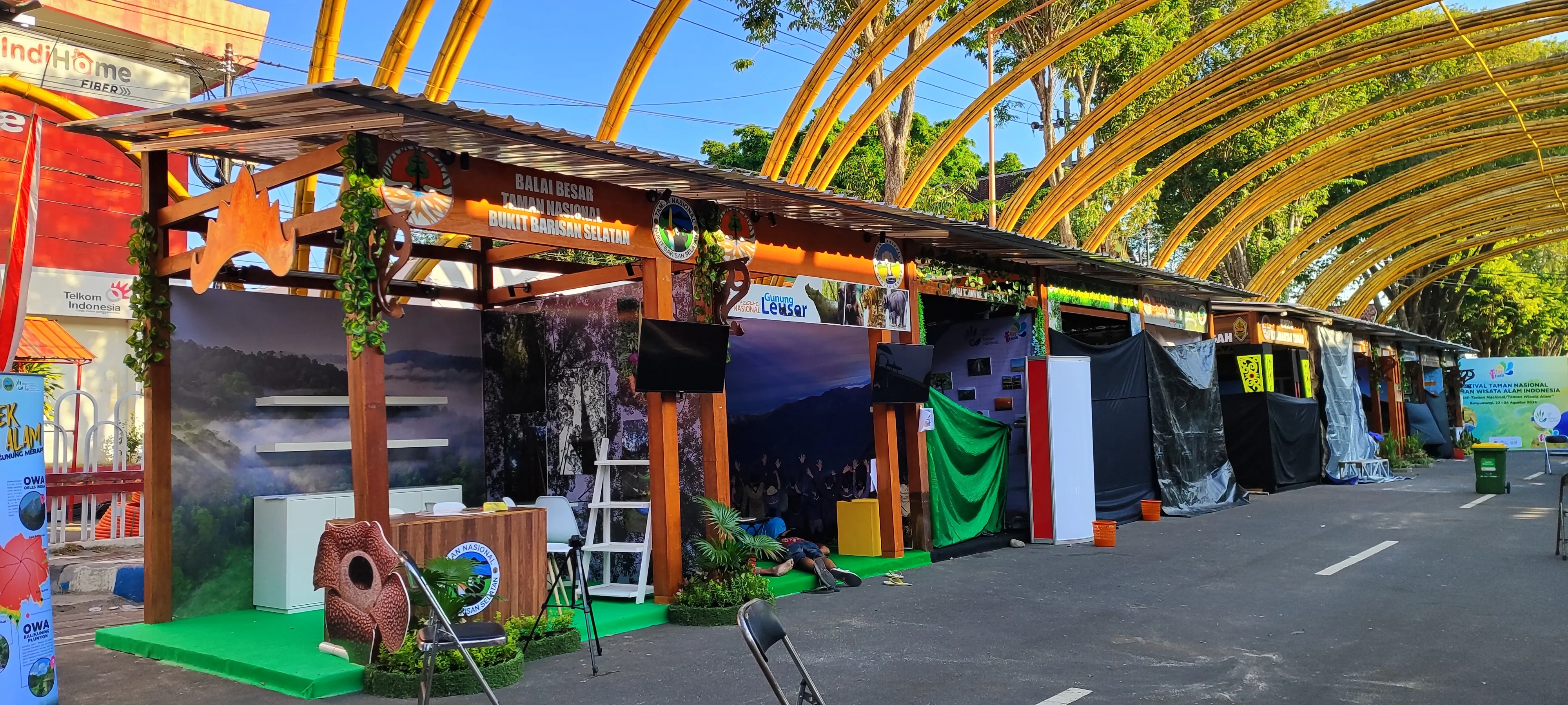 Apa Itu Stand Pameran Outdoor?