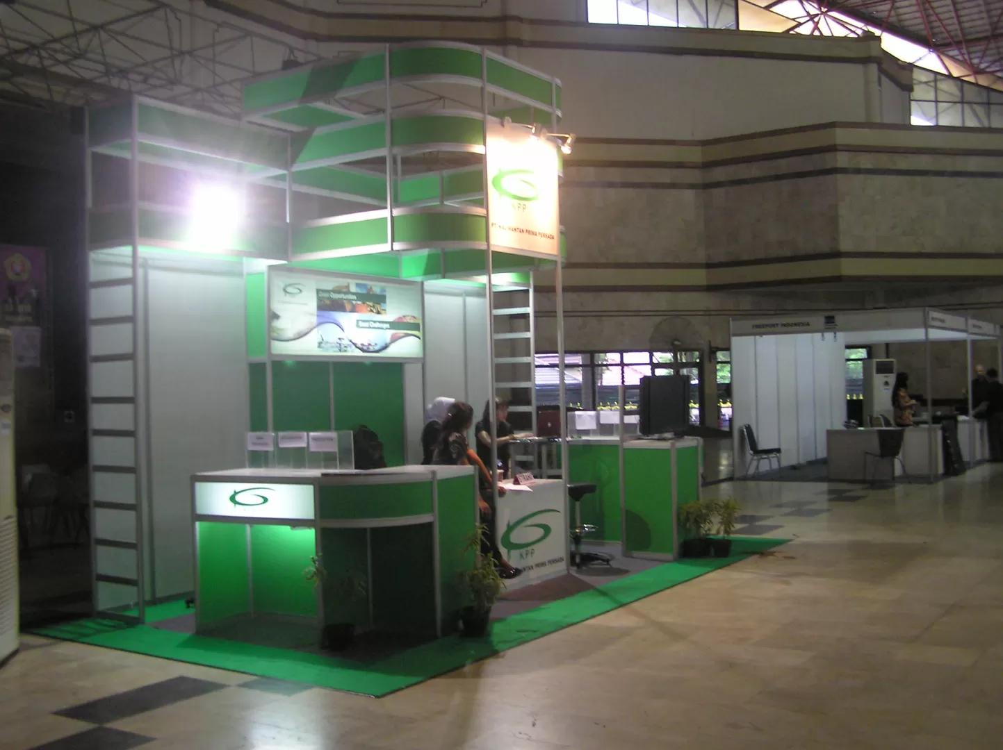 SPECIAL SYSTEM BOOTH ALLUMUNIUM R8 DI EVENT BURSA KERJA UPN - Special system Allumunium R8 di YOGYAKARTA