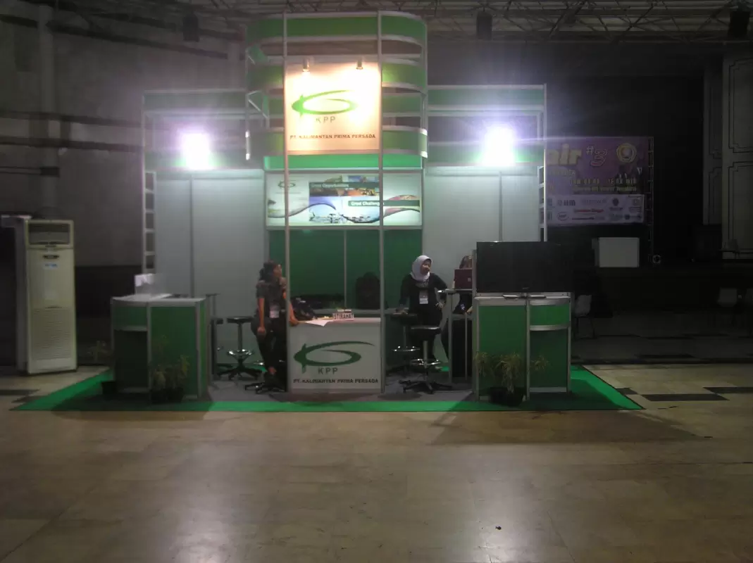 SPECIAL SYSTEM BOOTH ALLUMUNIUM R8 DI EVENT BURSA KERJA UPN - Project Gallery Image