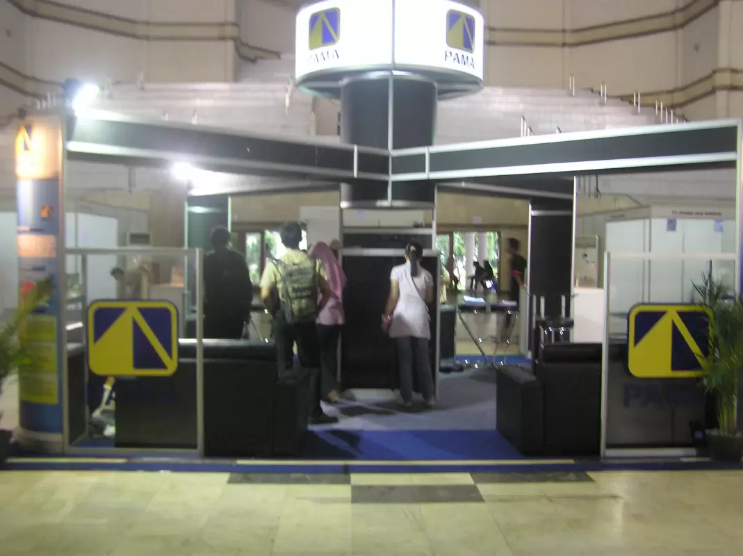 SPECIAL SYSTEM BOOTH ALLUMUNIUM R8 DI EVENT BURSA KERJA UPN - Project Gallery Image