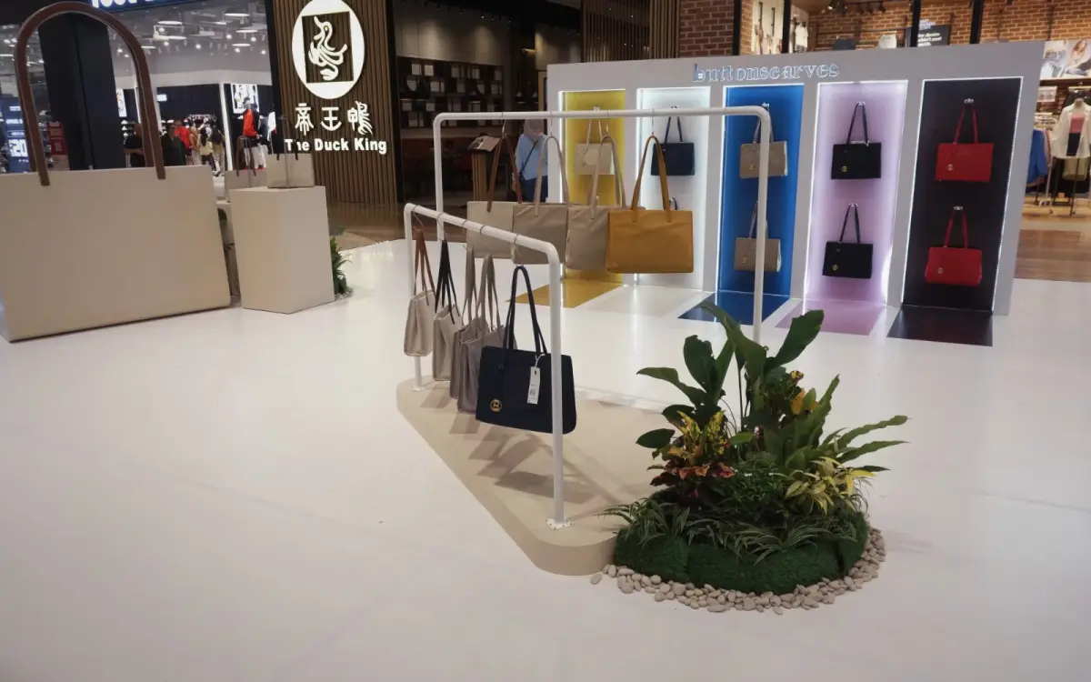 BOOTH BUTTONSCRAVES - Project Gallery Image