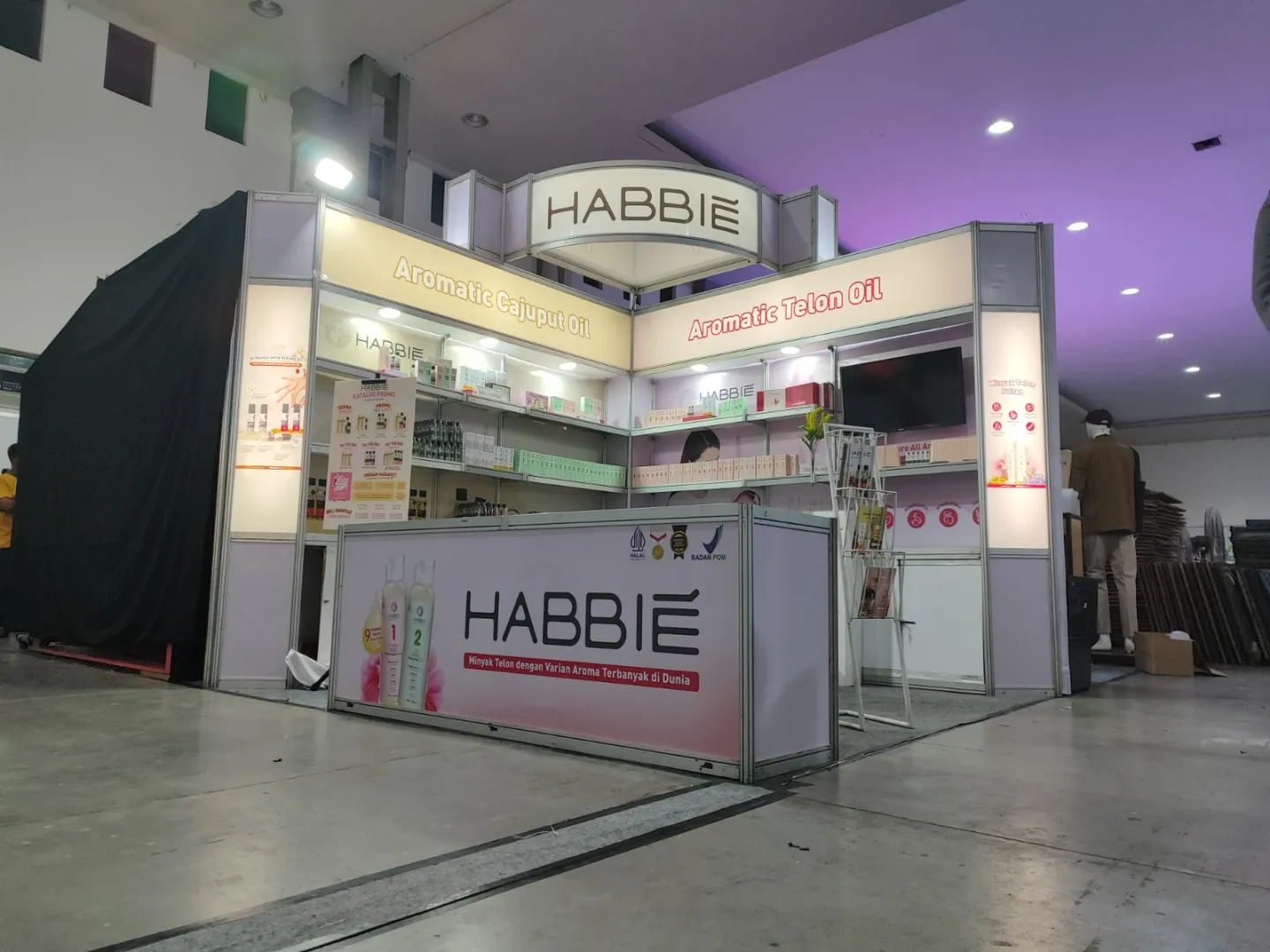 BOOTH HABBIE JEC - Special system Allumunium R8 di YOGYAKARTA