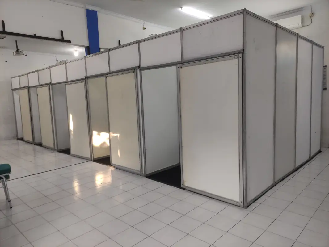 RUANG UJIAN AKADEMI FARMASI - Project Gallery Image
