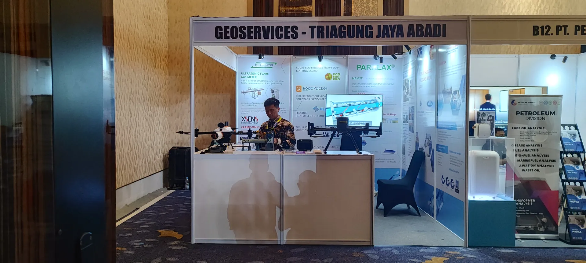 BOOTH GEOSERVICES - BOOTH STANDART R8 di SURABAYA