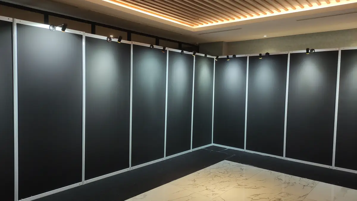 PANEL DISPLAY R8 HOTEL PORTA - Project Gallery Image