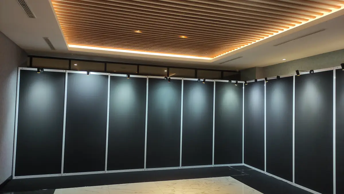 PANEL DISPLAY R8 HOTEL PORTA - Project Gallery Image