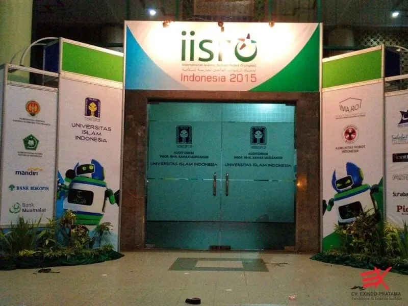 Welcome Gate R8 - Booth pameran Allumunium R8